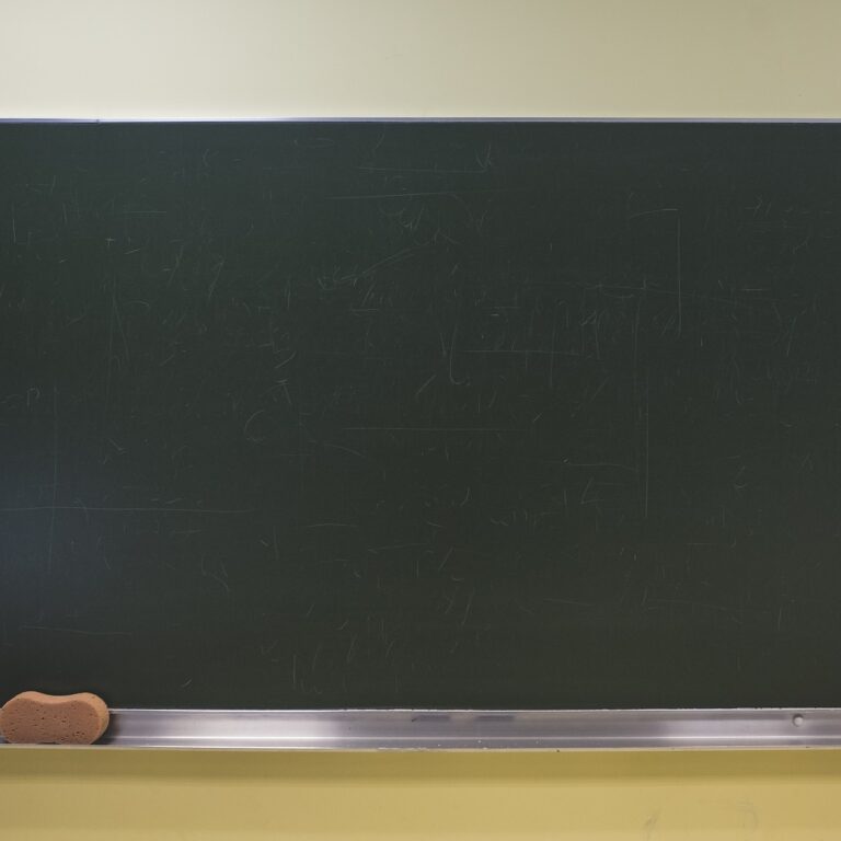 blackboard-2618793_1920